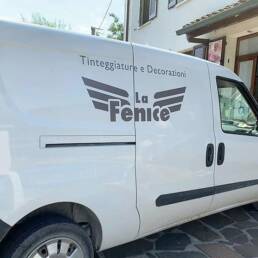 Adesivi prespaziati per automezzi